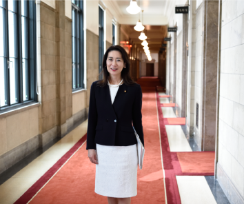 松川 るい 参議院 議員 の 経歴